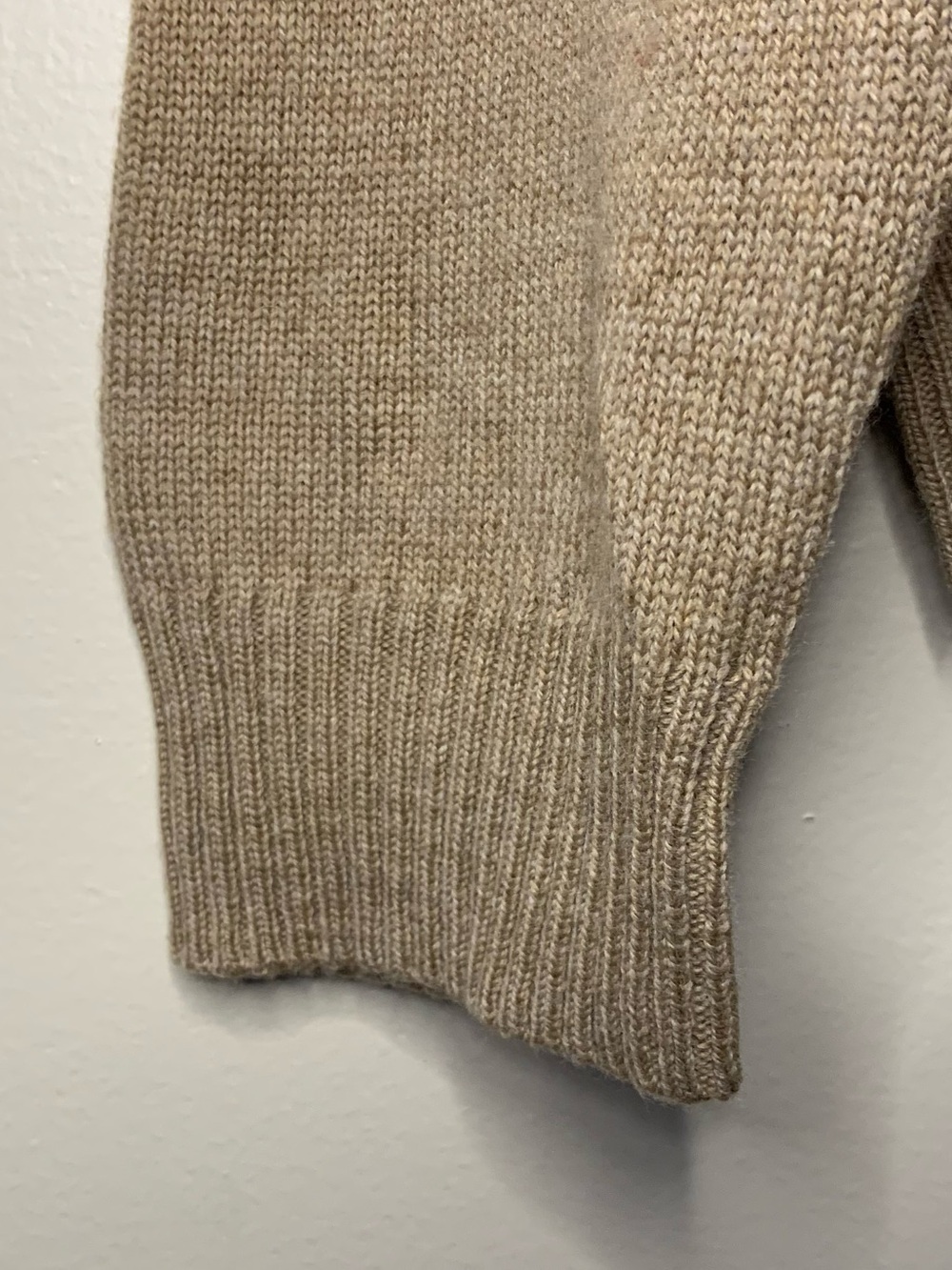 Brooks Brothers men’s V-neck camel/tan Lambswool sweater Size XL - Picture 4 of 12
